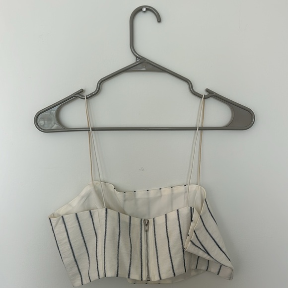 Tobi Medium White Striped Cropped Top - Picture 2 of 2